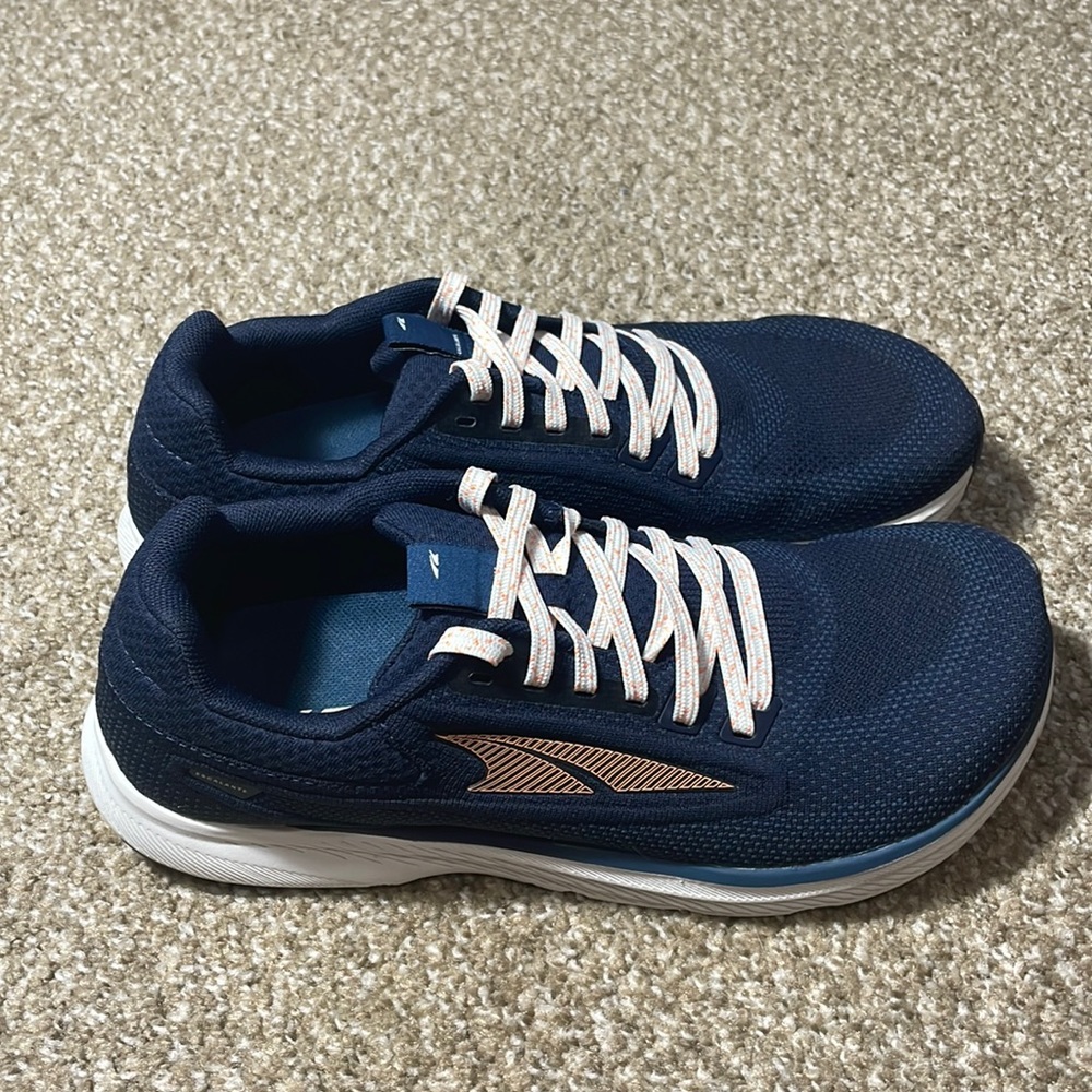 Altra Escalante 3 SIZE: 10